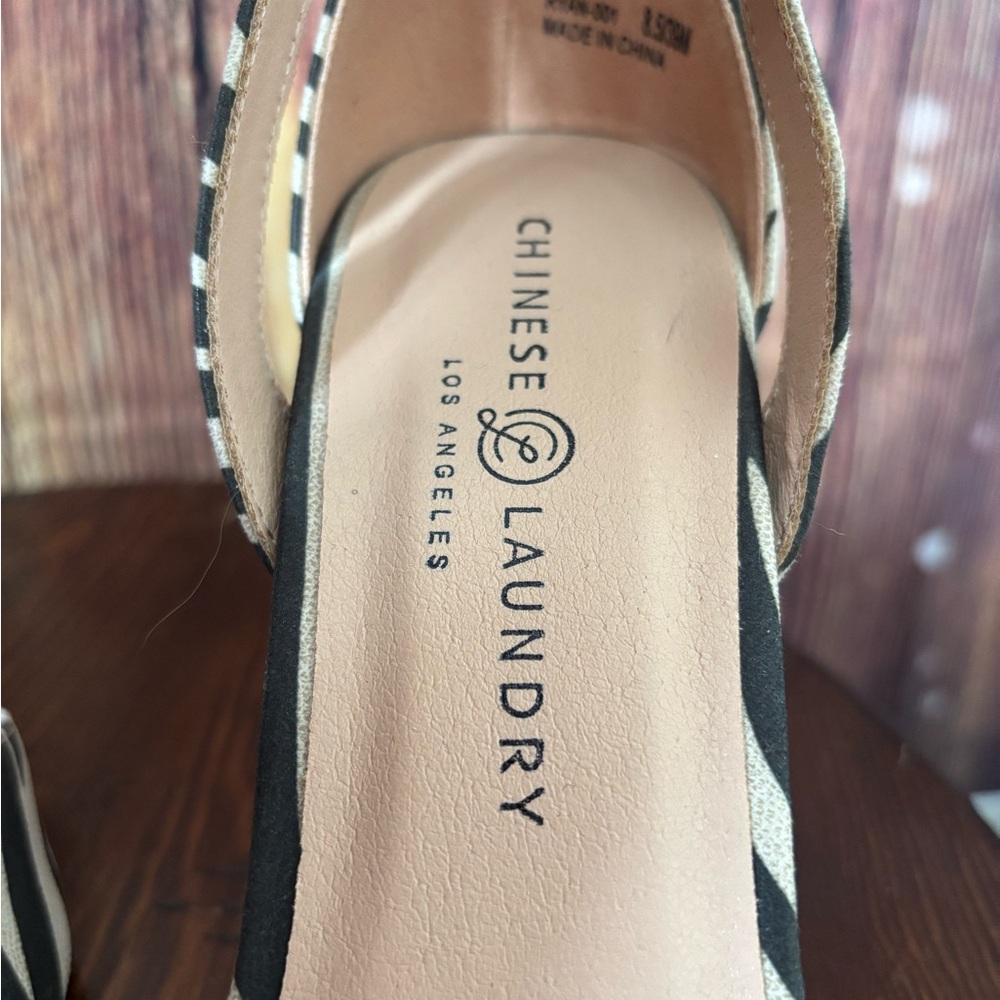Chinese Laundry Black and Cream Zebra Strappy Heels Size 8.5 NWOT - Picture 10 of 11